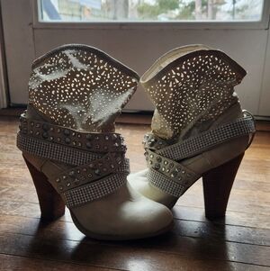 Not Rated Studded Cream Heeled Boots